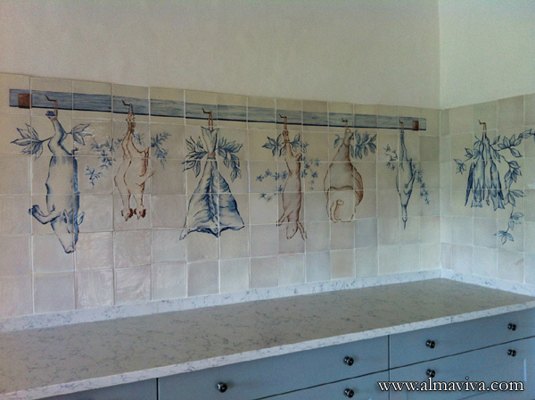 Ref. CD14 - Tiled kitchen with animals suspended in trompe l’œil effect, hand painted