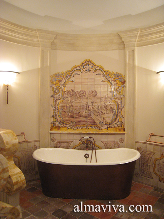 Salle de bains en azulejos, projet réalisé avec le cabinet Lafourcade dans la tour d'un château provençal
